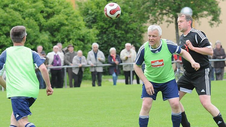 Bayerische-Fußball-Klerus-Auswahl vs. Promi-Mannschaft Münnerstadt - 2.6.2013 Münnerstadt