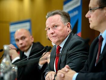 Ein linkes Recherchenetzwerk veröffentlichte eine E-Mail, die Anhänger Geld fürs Demonstrieren anbietet. Foto: Sina Schuldt / dpa