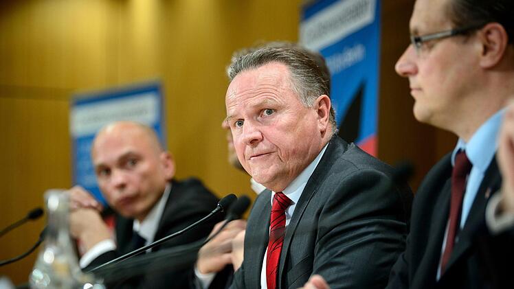 Ein linkes Recherchenetzwerk veröffentlichte eine E-Mail, die Anhänger Geld fürs Demonstrieren anbietet. Foto: Sina Schuldt / dpa