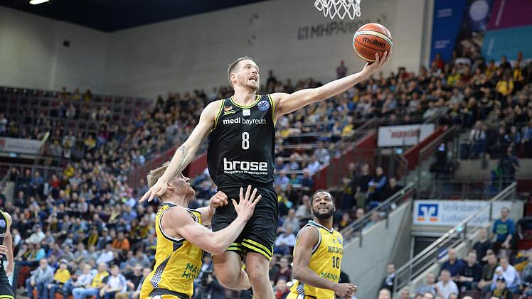 Nate Linhart trug zwei Jahre das Medi-Trikot. Am Sonntag kommt er mit Bonn in die Oberfrankenhalle zurück. Foto: Peter Mularczyk
