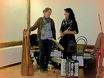Irronymus Bock, das sind Ange Hauck und Christel West, kommen nach Hammelburg.  Foto: Irronymus Bock