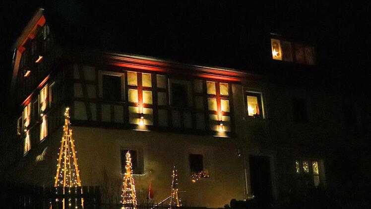 Auch dieses Anwesen in Kulmbach  zeigt sich im Lichterglanz. Foto: Katrin Geyer