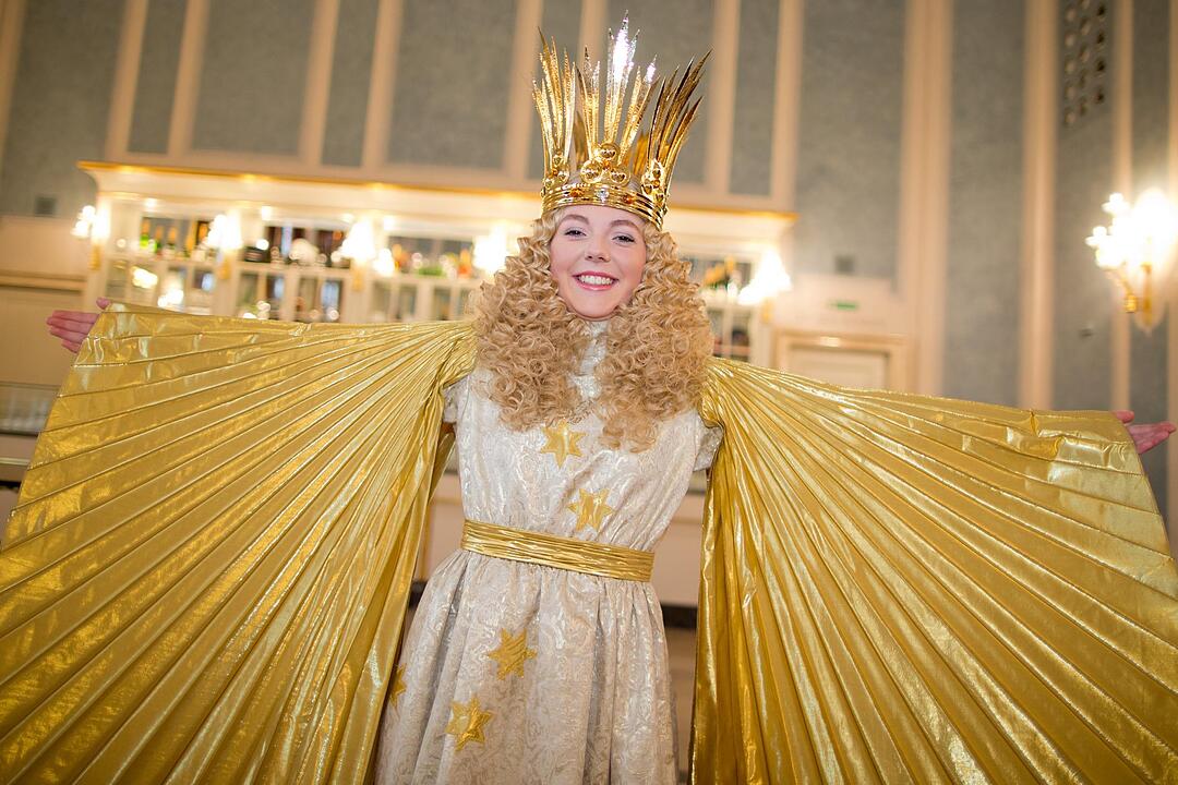 Erste Anprobe Nürnberger Christkind