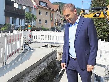 Jürgen Baumgärtner informiert sich immer wieder vor Ort über den Baufortschritt verschiedener Maßnahmen. Foto: Veronika Schadeck