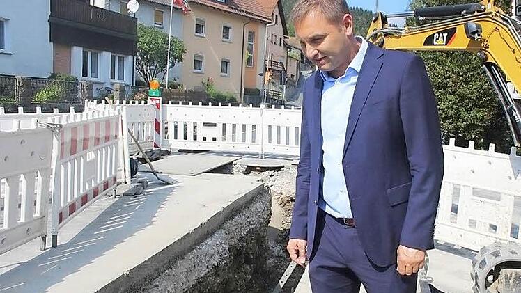 Jürgen Baumgärtner informiert sich immer wieder vor Ort über den Baufortschritt verschiedener Maßnahmen. Foto: Veronika Schadeck