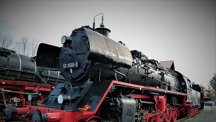 Die Güterzugdampflokomotive der Baureihe 50 3690 vervollständigt die bereits vorhandene "Normalversion" der Baureihe 50 975 und "Kriegslok" der Baureihe 52 5804 im Museum.