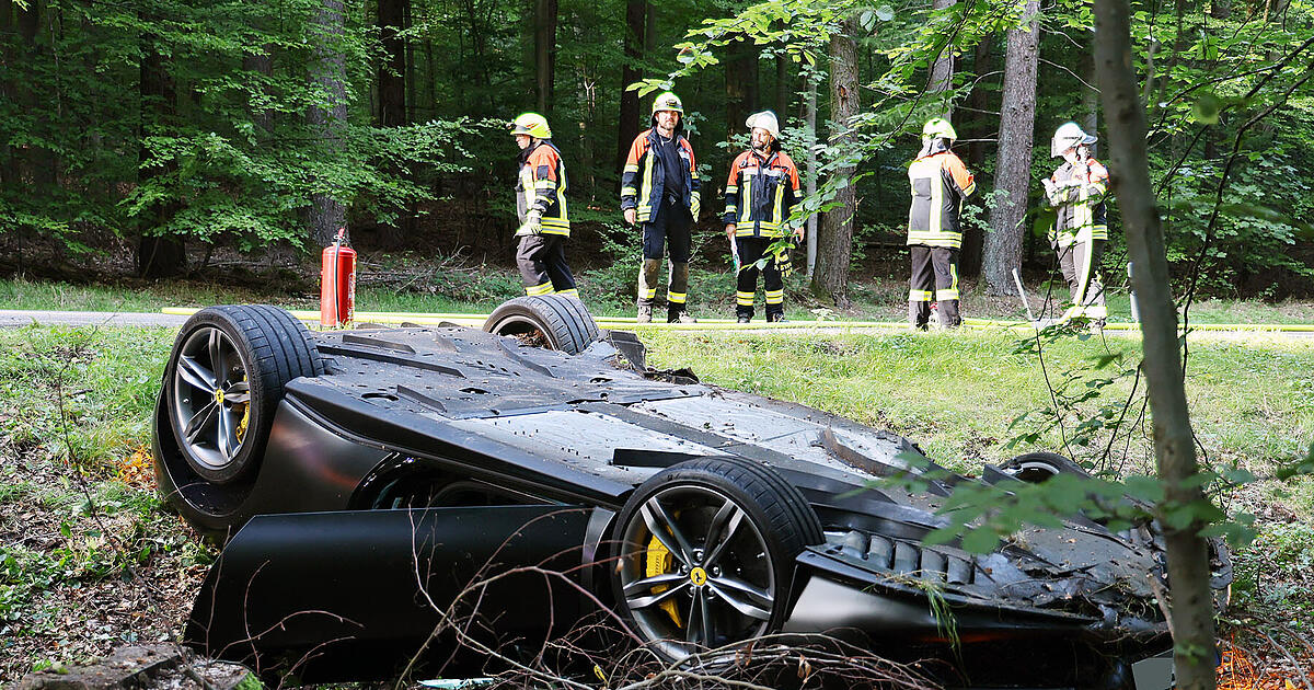 Aschaffenburg/Hösbach: Ferrari rolls over several times - Car is just junk