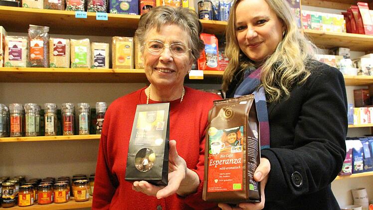Susanne Wahler-Göbel (rechts) von der DBK setzt sich für die Fairtrade-Initiative ein. Foto: Benedikt Borst/Archiv