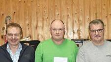 Alexander Reinl (2. von links), Karlheinz Schießer aus Burghausen (links) Edgar Bischoff aus Oberleichtersbach (rechts).  Fotos: Raimund Spahn