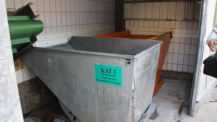 Horn und Hufe werden gleich im Eingangsbereich gesammelt.