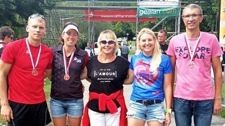 Erfolgreiches Triathlon-Quintett (von links): Christian Gr&uuml;ndel, Eva Lang, Manuela Pr&uuml;her , Romina Pr&uuml;her (alle TSV Staffelstein) und Jochen Franz vom RVC Altenkunstadt  Foto: pr