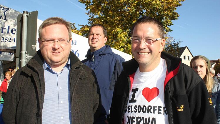 Pfarrer Thomas Ringer (links) und Bürgermeister Karsten Fischkal (FW) waren auch begeistert dabei.