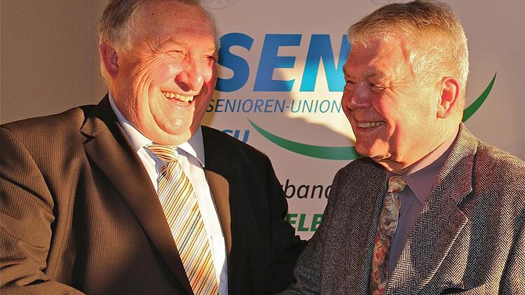 Wechsel bei der Senioren-CSU Hammelburg. Vorsitzender Reiner Reuß (links) löst Peter Klaje ab.  Foto: Schaar