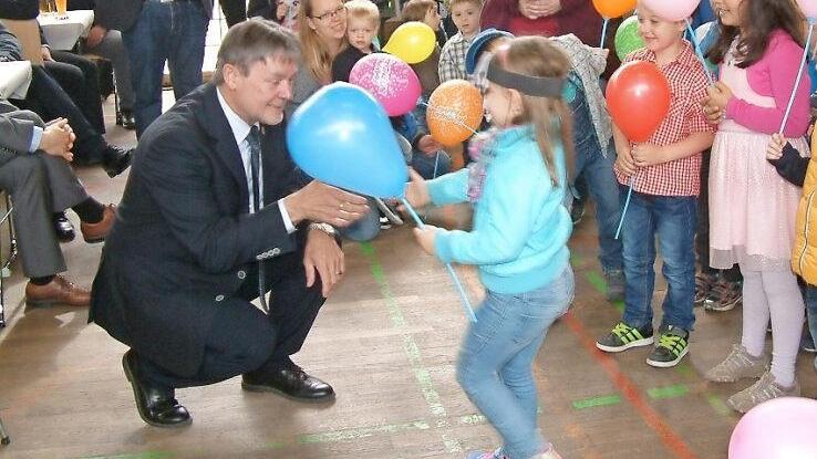 Viel Freude bereiteten Gerhard Wunder die Glückwünsche und Vorträge der Kinder.  Foto: Hans Franz