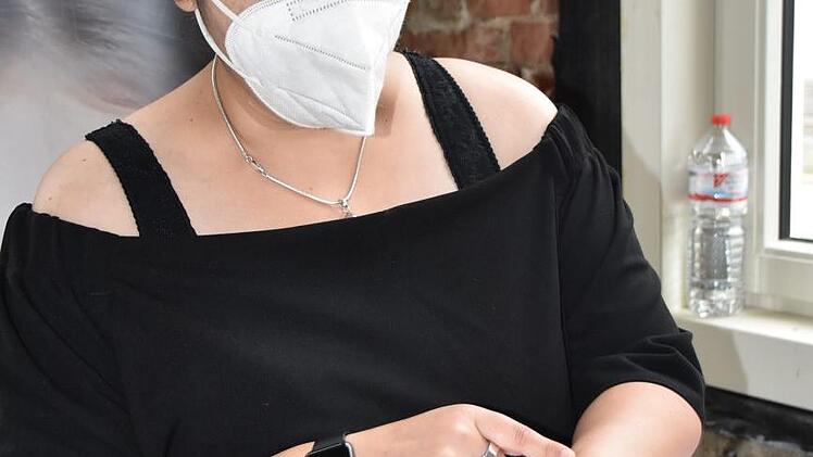 Sabrina Zollo erkl&auml;rte, wie sich ein Brustknoten anf&uuml;hlt.Foto: Uschi Prawitz