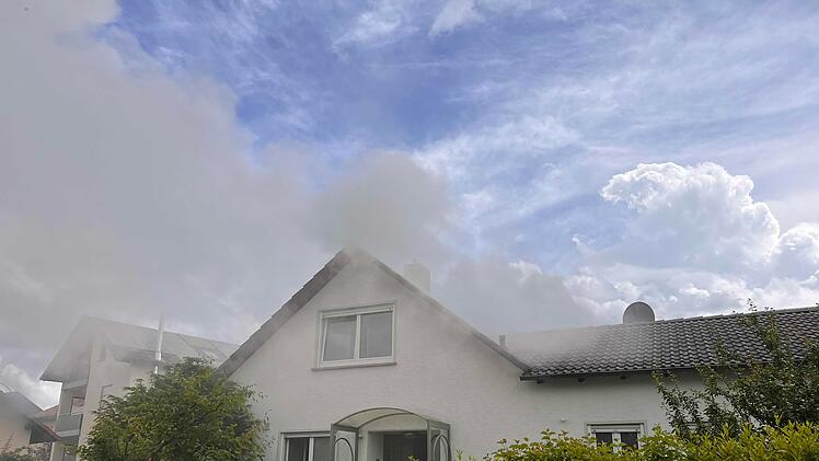 Massive Rauchentwicklung: Kellerbrand in Einfamilienhaus