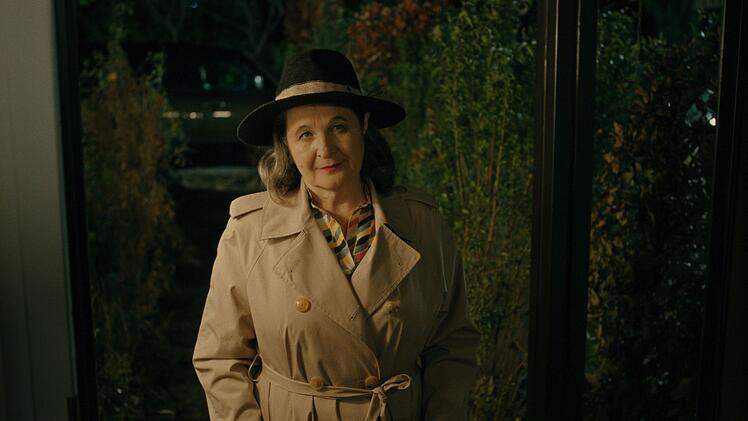 Auch Herta Tschach (Maria Hofst&auml;tter), die in Staffel eins entschwundene Frau des B&uuml;rgermeisters, taucht wieder auf.