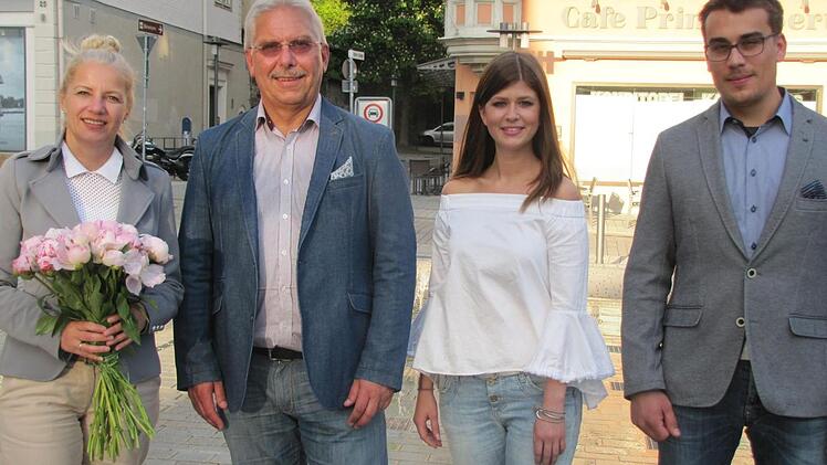 Steffi Cestone, Hartmut Abel, Jasmin Franz und Peter-Alexander Pelz (von links) sind das neue Vorstandsteam der Aktionsgemeinschaft Zentrum Coburg. Foto: Martin Koch