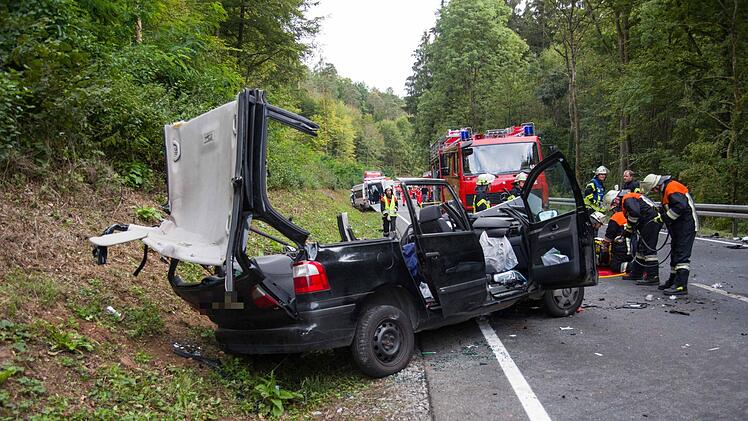 Bei einem Verkehrsunfall im Kreis Main-Spessart wurden sechs Personen schwer verletzt. Foto: News5/Desk
