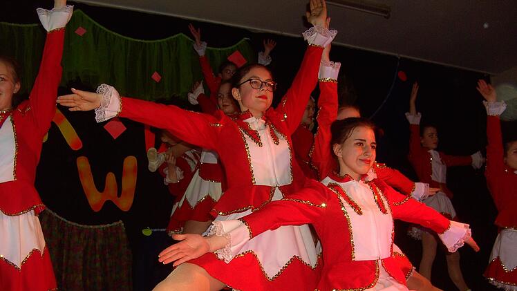 Rot-Weiße-Tanzgarde mit dem Wild-West-Potpourri. Foto: Udo Sell