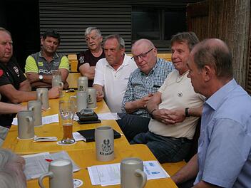 CSU-Vorsitzender Harald Rotschka (r.) hatte zur Diskussion eingeladen.   Foto: Sylvia Hubele