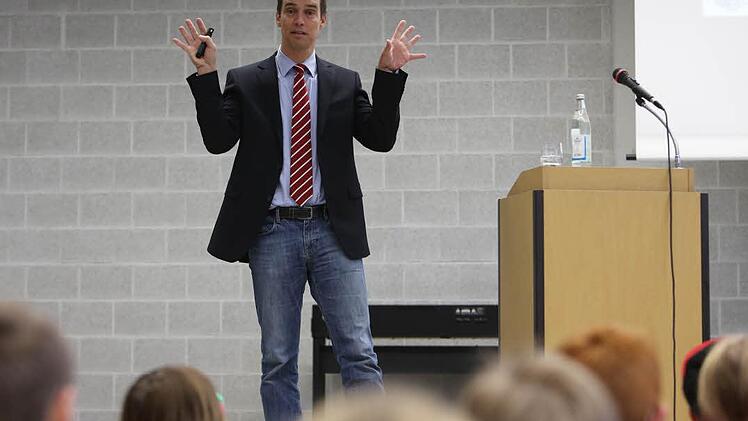 "Suchen und finden im Internet" - darum ging es in der Kinder-Uni-Vorlesung von Andreas Henrich. Foto: Barbara Herbst