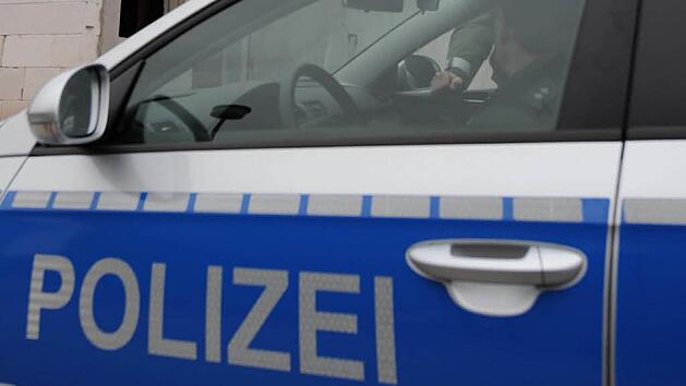 Ermittler der Polizeiinspektion suchen seit Mittwoch Morgen nach einem braunen Ford C-Max. Damit soll ein Rentner, vermutet man, zuvor einen Unfall gehabt haben. Symbolbild: Marc Müller dpa