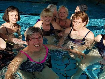 Die Frauen in der Wassergymnastik am Dienstag: Für sie ist das Zeiler Schwimmbad ein wichtiger Quell ihrer Gesundheit.Brigitte Krause