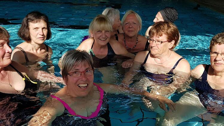 Die Frauen in der Wassergymnastik am Dienstag: Für sie ist das Zeiler Schwimmbad ein wichtiger Quell ihrer Gesundheit.Brigitte Krause
