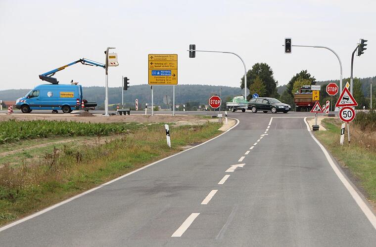 Kreuzung Bei Lonnerstadt Grun Wenn Keiner Kommt