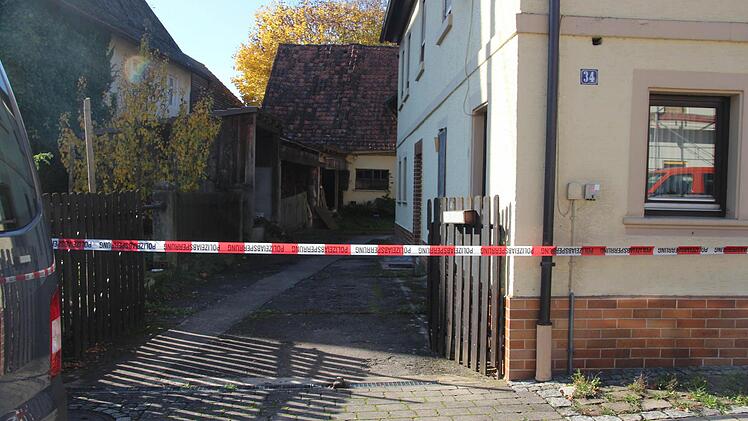 Aus diesem Mietshaus flüchtete die 54-Jährige während des Streits. Foto: Vanessa Schneider