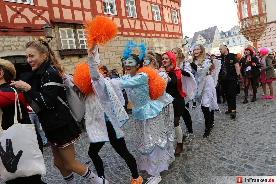 Gaudiwurm: Narren feiern in Coburg