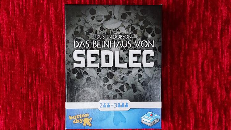 Spiele-Test Das Beinhaus von Sedlec: Minimalistische Kartenspiel-Empfehlung mit Domino-Schädeln