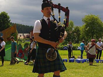 Schottenrock und Dudelsack auf dem Sommerfest der Lebenshilfe Kronach. Fotos: Heike Schülein