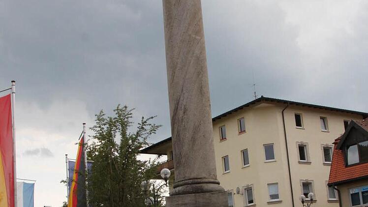Das Brückenauer Kriegsdenkmal steht auf dem Alten Rathausplatz.