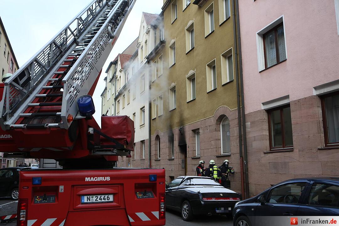 Mehrfamilienhaus in Nürnberg brennt