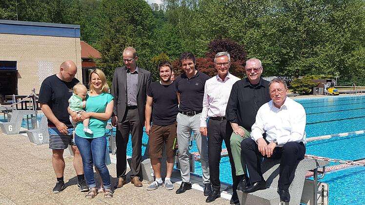 Gruppenbild vor dem Saisonstart. Rechts OB Henry Schramm.