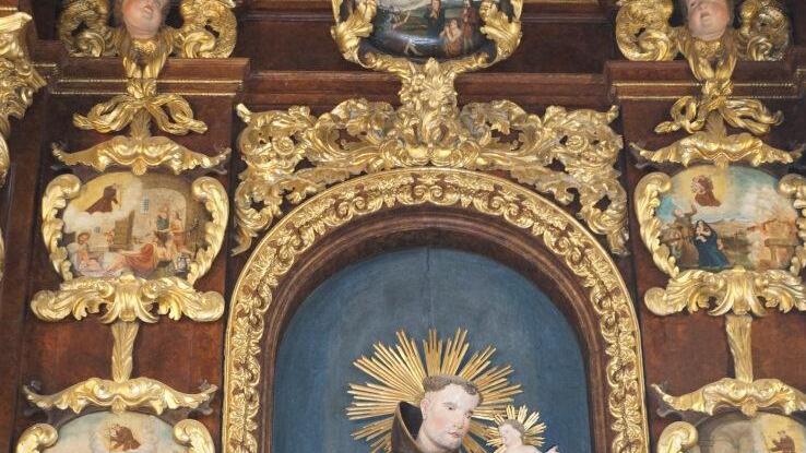 Der Antoniusaltar in der Klosterkirche am Kreuzberg. Der Heilige  Antonius ist in der ganzen Welt auch als der Heilige bekannt, der  Verlorenes wiederfindet, die alltäglichen Dinge  aber auch den Glauben  und den rechten Weg. Foto: Marion Eckert