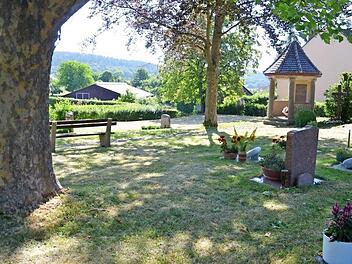 Friedhöfe, hier der in Oberwohlsbach, werden von der Stadt auch als Parkflächen betrachtet. Foto: Rainer Lutz