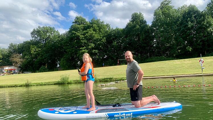 Kinder m&uuml;ssen auf den Boards Schwimmwesten tragen, auch wenn sie eigentlich schwimmen k&ouml;nnen.