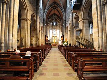 So leer wird der Dom in Bamberg nicht werden: Auch wenn im Oktober mehr Gläubige als gewöhnlich aus der katholischen Kirche ausgetreten sind, gibt es im Bamberg immer noch mehr als 38 000 Einwohner, die dem katholischen Glauben angehören.  Foto: Ronald Rinklef