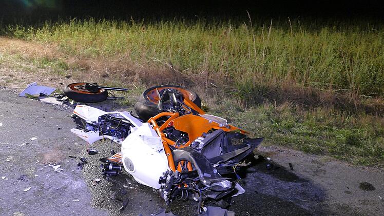 Im Landkreis Neustadt wurde ein Motorradfahrer beim Zusammensto&szlig; mit einem Traktor t&ouml;dlich verletzt. Foto: News5/O&szlig;wald