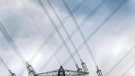 Wohin mit der Stromtrasse? Die Landräte in Kronach, Lichtenfels und Coburg haben unterschiedliche Ansichten. Foto: Julian Stratenschulte/dpa