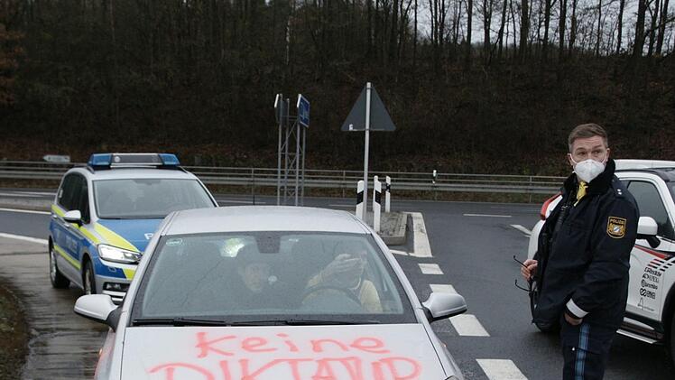 Diesen Autofahrer aus dem Landkreis Bad Kissingen ließ die Polizei an der Anschlussstelle Oberthulba erst gar nicht auf die A7. Foto: Steffen Standke