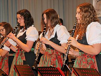 Der Musikverein Maßbach hatte zum Neujahrskonzert in die Lauertalhalle eingeladen. Er konnte die Zuhörer mit einem sehr abwechslungsreichen Programm unterhalten.  Fotos: Dieter Britz