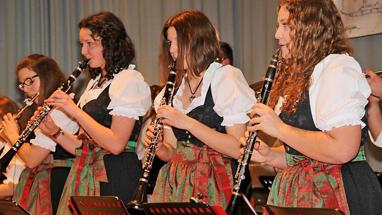 Der Musikverein Maßbach hatte zum Neujahrskonzert in die Lauertalhalle eingeladen. Er konnte die Zuhörer mit einem sehr abwechslungsreichen Programm unterhalten.  Fotos: Dieter Britz