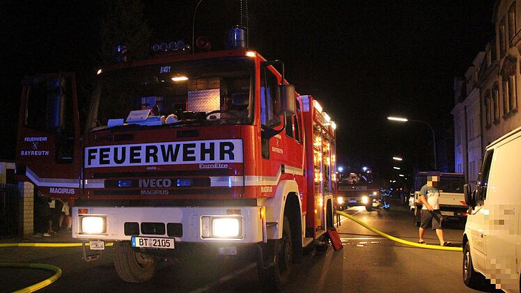 Feuer in Schuppen sorgt für starke Rauchentwicklung