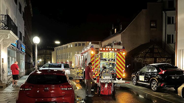 Forchheim: Starker Regen sorgt für Überschwemmungen - Feuerwehr die ganze Nacht im Einsatz