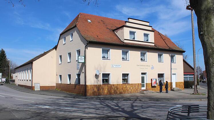 Diese Traditionsgaststätte in Hemhofen möchten Investoren in eine Unterkunft für Asylbewerber umbauen. Foto: Andreas Dorsch