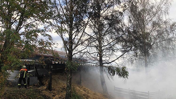 Feuer auf Bauernhof in Kulmbach: Die Feuerwehr war am Montag im Einsatz. Foto: NEWS5 / Merzbach